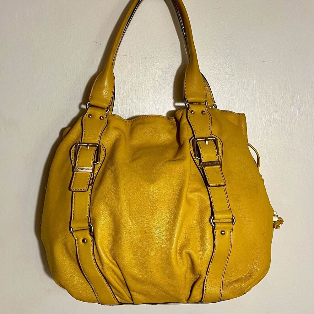 MICHAEL KORS YELLOW BUCKET/HOBO BAG